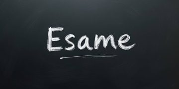 La scritta "esame" su una lavagna