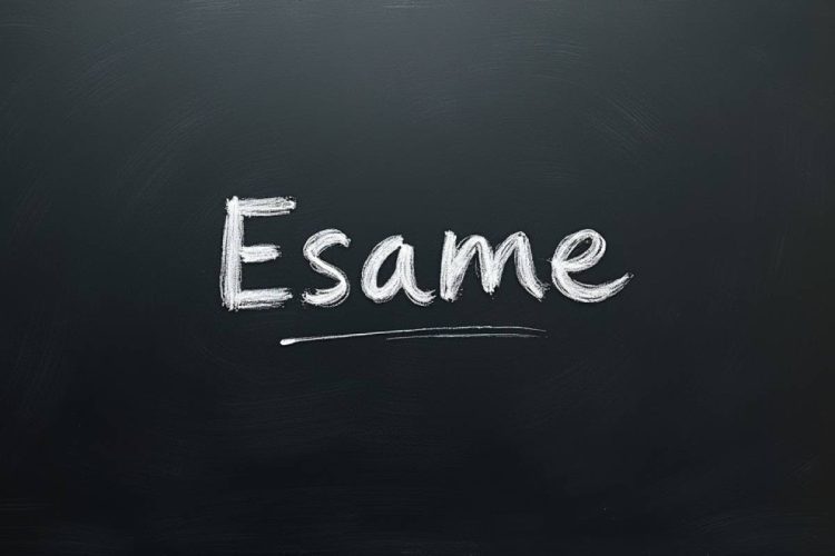 La scritta "esame" su una lavagna