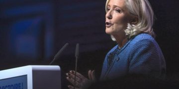 Le Pen fa ricorso contro la sua destituzione