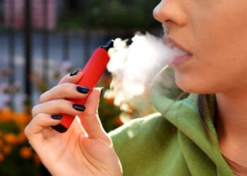 Le alternative alle sigarette hanno fatto aumentare il numero dei giovani fumatori