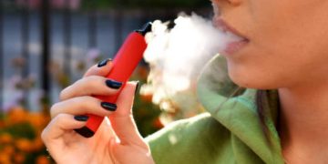 Le alternative alle sigarette hanno fatto aumentare il numero dei giovani fumatori