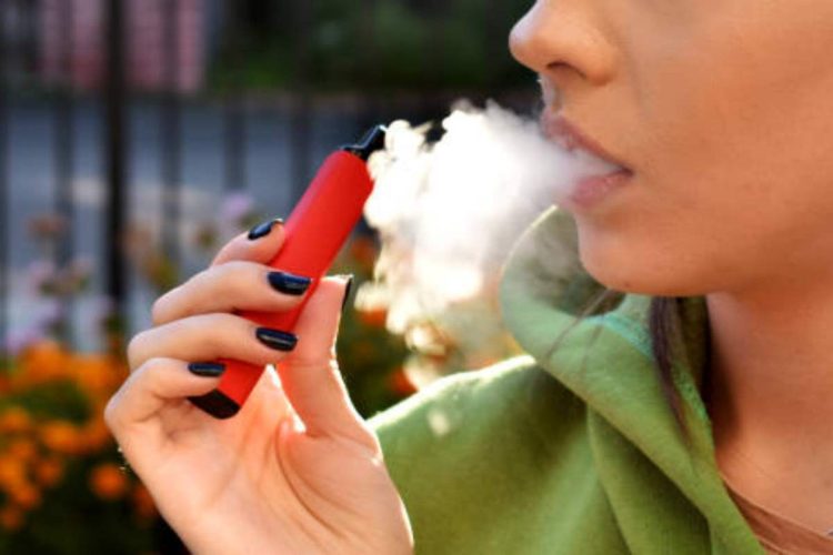 Le alternative alle sigarette hanno fatto aumentare il numero dei giovani fumatori