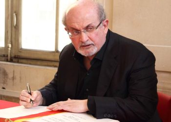 Lo scrittore Salman Rushdie