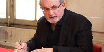 Lo scrittore Salman Rushdie