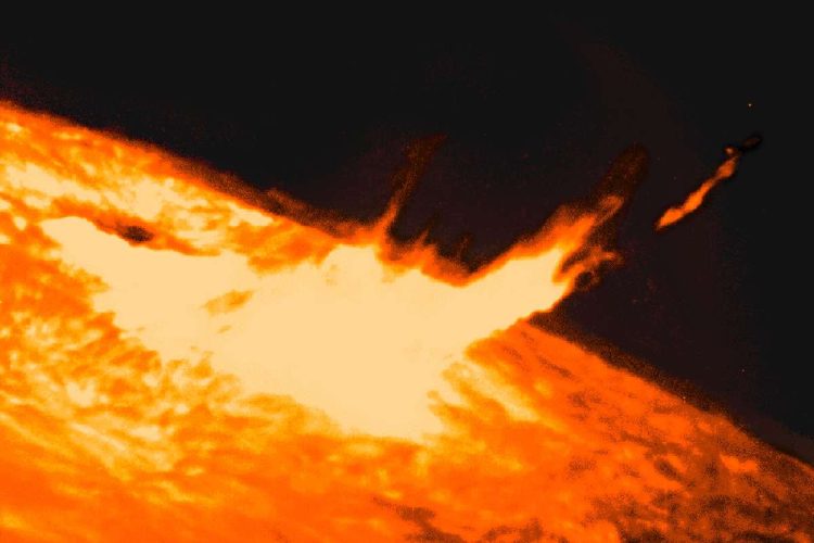 Un brillamento solare