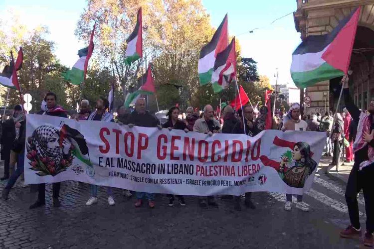 Una protesta contro il genocidio in Palestina