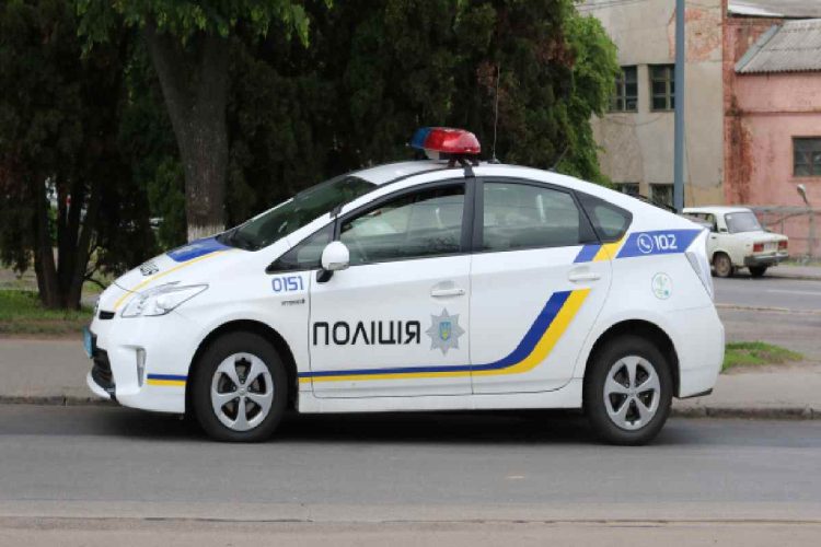 Un'automobile della polizia ucraina