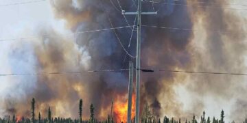 Uno dei gravi incendi boschivi scoppiati in Canada