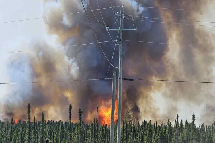 Uno dei gravi incendi boschivi scoppiati in Canada