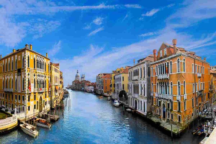 Uno scorcio di Venezia, una delle città italiane più iconiche
