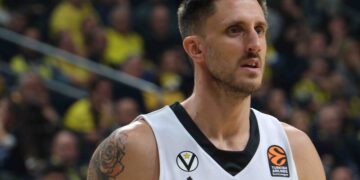 en.wikipedia.org/wiki/Achille_Polonara