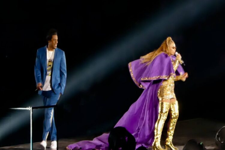 Beyoncé assieme a Jay-Z durante un concerto