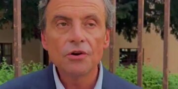 Calenda propone un patto per riscrivere la parte seconda della Costituzione