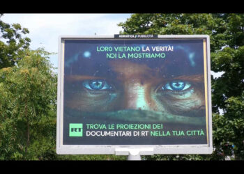 Cartellone pubblicitario di Russia Today nelle città italiane