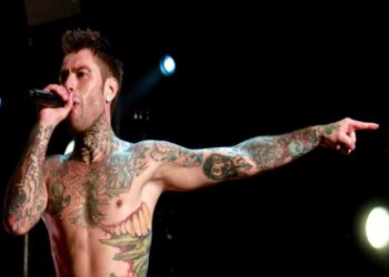 Il rapper Fedez durante un concerto