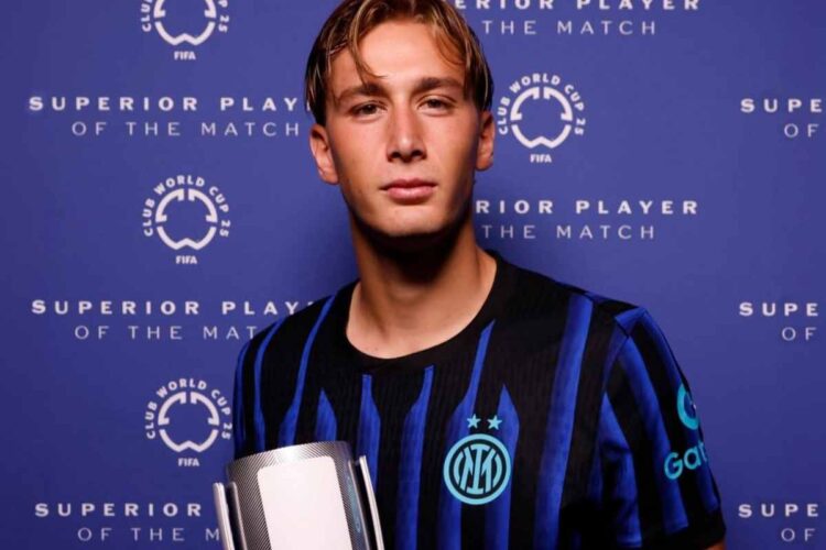 Francesco Pio Esposito dopo il gol in Inter-River Plate