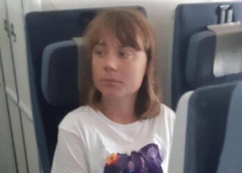 Greta lascia Israele in aereo