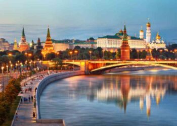 Il Cremlino sull'attacco ucraino agli aerei russi