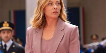 Il professore che aveva minacciato di morte la figlia di Meloni ha tentato il suicidio