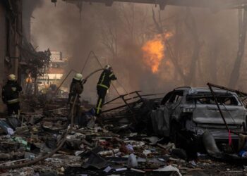 Raid russi su Kharkiv e Kherson: almeno cinque morti e diciassette feriti