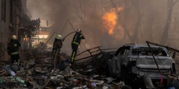 Raid russi su Kharkiv e Kherson: almeno cinque morti e diciassette feriti