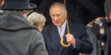 Re Carlo e la diagnosi di tumore incurabile: cresce la preoccupazione a Buckingham Palace