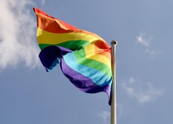 La bandiera della comunità lgbt è uno dei simboli più riconoscibili del pride