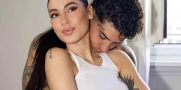 La foto di Tony Effe e Giulia De Lellis che ha fatto scatenare le polemiche