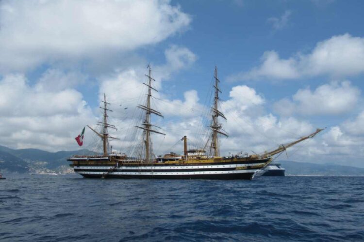 La nave Amerigo Vespucci
