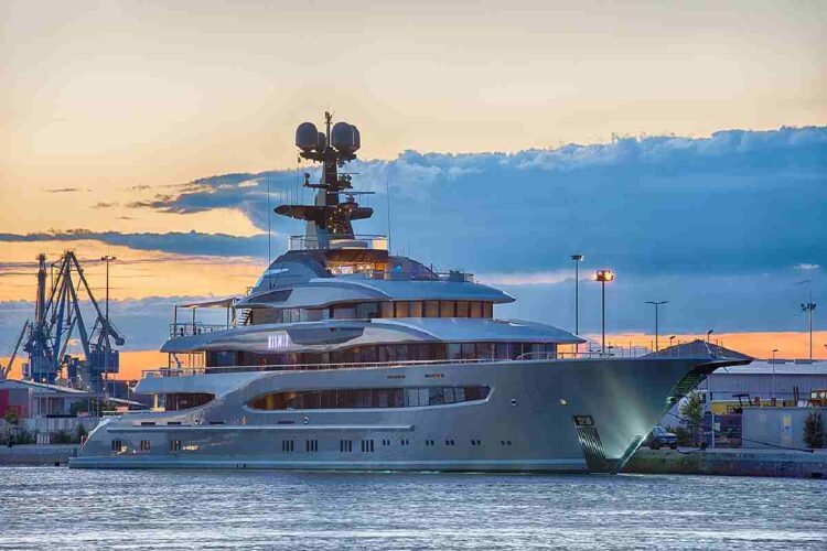 Lo yacht di Shahid Khan