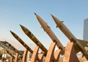 Missile iraniano colpisce vicino Tel Aviv