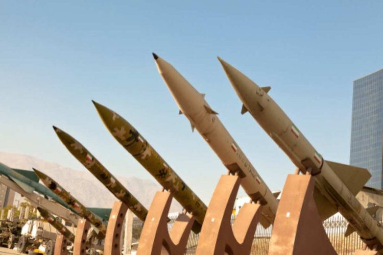 Missile iraniano colpisce vicino Tel Aviv