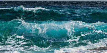 Tra le minacce più grandi che interessano gli oceani c'è l'accumulo dei rifiuti di plastica