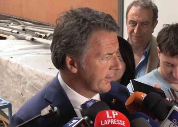 Renzi attacca il governo e i media sulla povertà