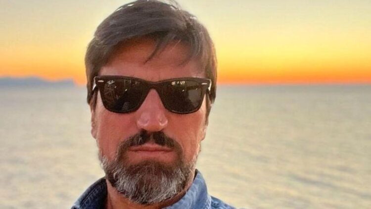 Riccione, malore in mare mentre fa il bagno con le figlie: muore a 51 anni