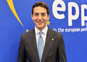 Simone Leoni attacca il padre