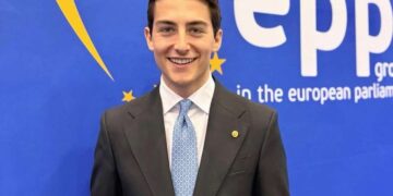Simone Leoni attacca il padre