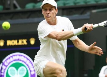 Sinner senza fisioterapista e preparatore a Wimbledon