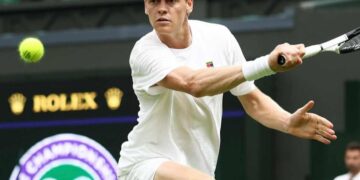 Sinner senza fisioterapista e preparatore a Wimbledon