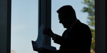 Starmer annuncia nuove sanzioni contro la Russia
