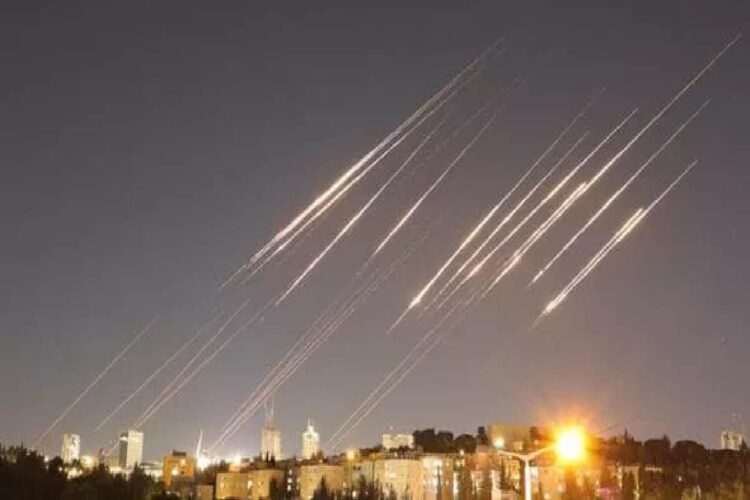 Una pioggia di missili su Teheran