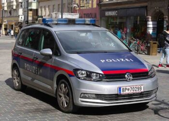 Un'auto della polizia in Austria