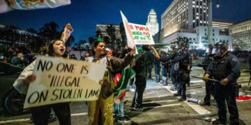 Police face off with demonstrators_alanews.it