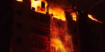 Incendio-Palazzo@alanews.it