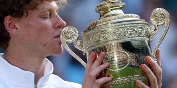 Jannik-Sinner-of-Italy-celebrates-with-the-trophy@ANSA