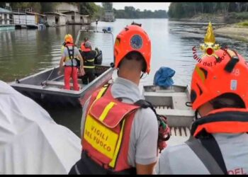 Le ricerche del 16enne caduto nel Po