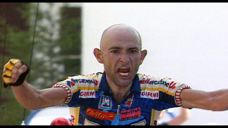 Marco Pantani esulta
