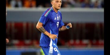 Mateo Retegui, attaccante dell'Italia, in maglia Azzurra