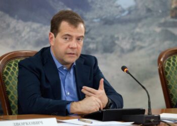 Medvedev parla di un possibile attacco preventivo della Russia all'Occidente