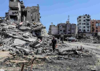 Raid israeliano in un rifugio-clinica a Gaza